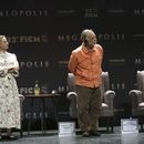 El director de cine Francis Ford Coppola participa en una conferencia de prensa sobre su película Megalópolis en el Festival de Cine de Morelia flanqueado, a la izquierda, por la directora del festival Daniela Michel y por director de la Filmoteca de la UNAM (Universidad Nacional Autónoma de México) Hugo Villa, en Morelia, México, el martes 22 de octubre de 2024. (AP Foto/Berenice Bautista)