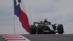 Kimi Antonelli conduce su Mercedes durante el Gran Premio de Estados Unidos de la Fórmula Uno, el domingo 25 de octubre de 2026, en Austin, Texas. (AP Foto/Eric Gay)