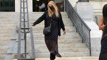 Exsecretaria en Doral declara que ejecutivos tuvieron consultas religiosas con acusado por el asesinato de Spagnoletti