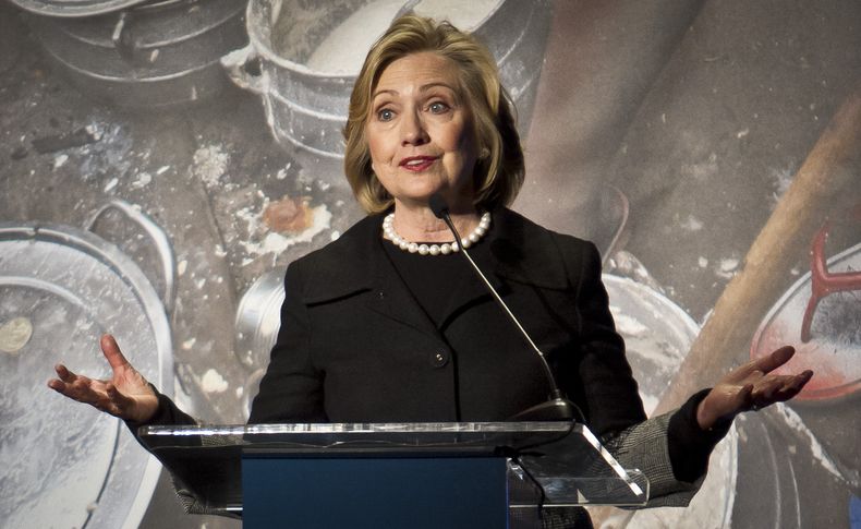 Hillary Rodham Clinton, ex secretaria de Estado norteamericana, habla durante una cumbre de la Alianza Global para Estufas Limpias, el viernes 21 de noviembre de 2014, en Nueva York. (Foto AP/Bebeto Matthews)