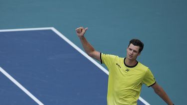 Hurkacz sigue defensa del título, vence a Medvedev en Miami