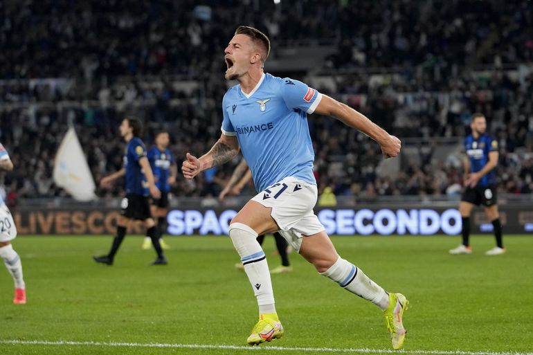 Lazio vence al Inter con un gol polémico
