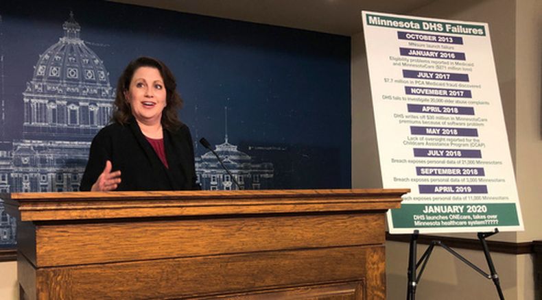 La senadora estatal Michelle Benson durante una conferencia de prensa el 10 de abril de 2019, en el capitolio de Minnesota en St. Paul. (AP Foto/Steve Karnowski,Archivo)