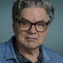 Oliver Platt posa para un retrato en Nueva York el jueves 13 de junio de 2024, para promover sus series The Bear y Chicago Med. (Foto Christopher Smith/Invision/AP)