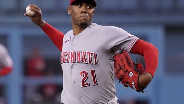 Dodgers ganan 5-2 pese al récord de Greene para Rojos