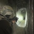 En esta imagen de archivo, soldados israelíes muestran a reporteros el túnel subterráneo hallado bajo el hospital de Shifa, en la Ciudad de Gaza, el 22 de noviembre de 2023. (AP Foto/Victor R. Caivano, archivo)
