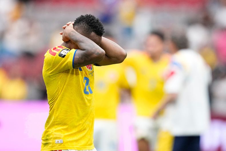 Jaminton Campaz, de la selccción de Colombia, se lamenta tras la derrota en penales ante Suiza en el Mundial, el martes 7 de julio de 2026, en Vancouver, Canadá (AP Foto/Lindsey Wasson)