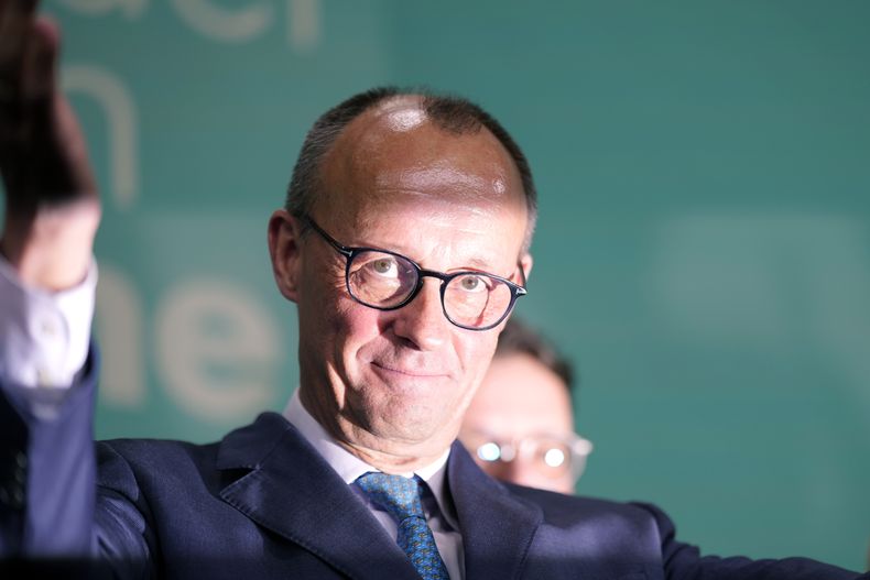 Friedrich Merz, el candidato del partido conservador Unión Demócrata Cristiana, en la sede del partido en Berlín, Alemania, el domingo 23 de febrero de 2025, después de las elecciones. (AP Foto/Markus Schreiber)