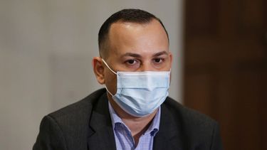 el subsecretario de educacion se querella en la policia por difamacion