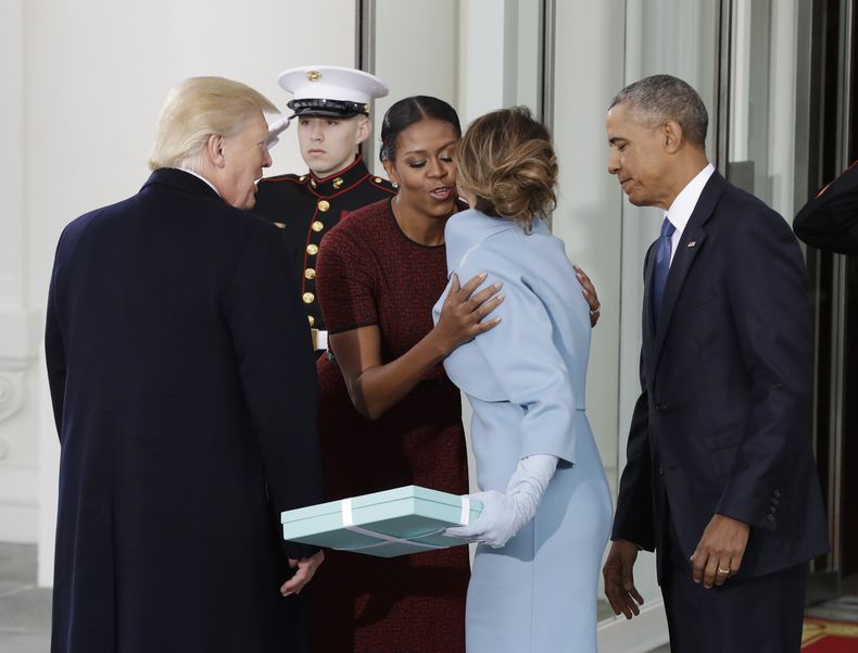 AMN-GEN_MICHELLE_OBAMA-REGALO_DE_MELANIA-0.jpg
