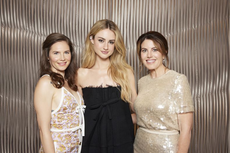 Amanda Knox, de izquierda a derecha, Grace Van Patten y Monica Lewinsky posan para un retrato para promocionar The Twisted Tale of Amanda Knox el martes 19 de agosto de 2025, en Nueva York. (Foto Matt Licari/Invision/AP)