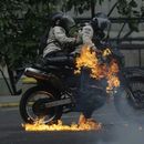 El ejército atrae miradas mientras Venezuela se tambalea