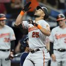 El venezolano Anthony Santander, de los Orioles de Baltimore, festeja luego de conectar un jonrón de dos carreras ante los Rays de Tampa Bay, el martes 20 de junio de 2023 (AP Foto/Chris OMeara)