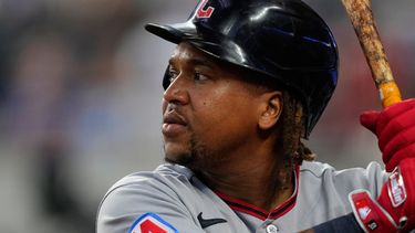 ARCHIVO - José Ramírez de los Guardianes de Cleveland durante un juego contra los Rangers de Texas, el 7 de junio de 2026, en Arlington, Texas. (AP Foto/Tony Gutiérrez)
