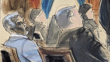 Sean “Diddy” Combs, extremo izquierdo, y el abogado Marc Agnifilo, derecha, en la mesa de la defensa durante la presentación de testigos en el tribunal federal de Manhattan federal, el martes 13 de mayo de 2025, en Nueva York. (Elizabeth Williams vía AP)