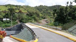 construyen seis puentes nuevos sobre el rio maton de cayey