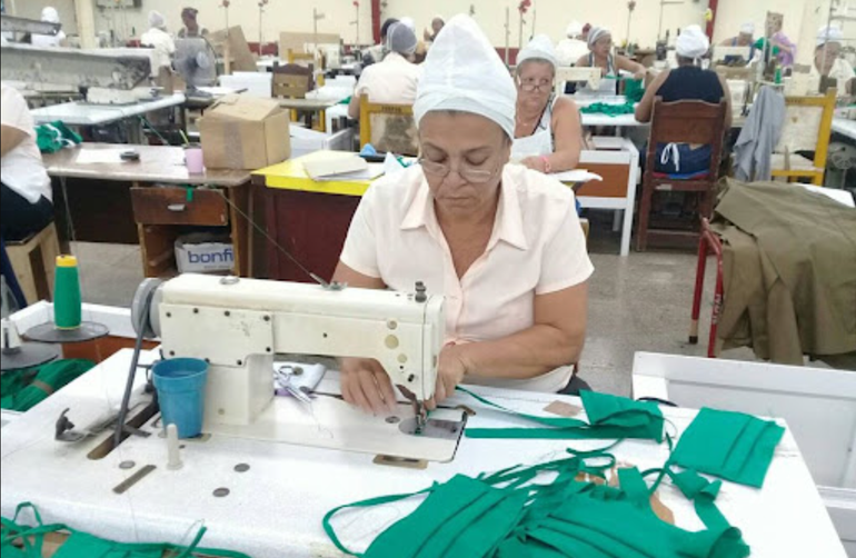 A tres meses de su arrancada, la primera fábrica cubana de nasobucos no ha comercializado ninguno