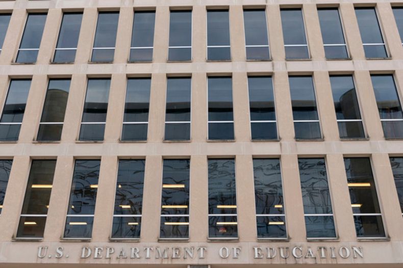 ARCHIVO - Esta fotografía del 18 de noviembre de 2024 muestra el edificio del Departamento de Educación de Estados Unidos, en Washington. (AP Foto/José Luis Magaña, archivo)