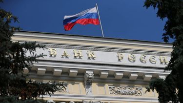 eeuu prohibe las transacciones en dolares con el banco central de rusia