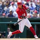Ildemaro Vargas de los Nacionales de Washington conecta un jonrón de dos carreras en la tercera entrada del juego ante los Tigres de Detroit el domingo 21 de mayo del 2023. (AP Foto/Alex Brandon)