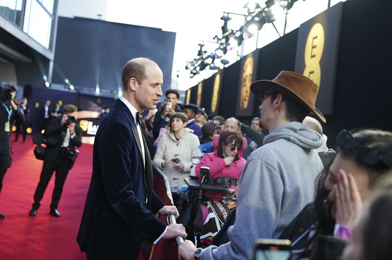 El príncipe Guillermo, presidente de los BAFTA, llega a la 77a entrega de los Premios de la Academia Británica de Cine (BAFTA) en Londres el domingo 18 de febrero de 2024. (Jordan Pettitt/Pool vía AP)