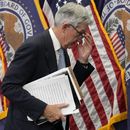 ARCHIVO - El presidente de la Reserva Federal, Jerome Powell, se retira del podio después de una conferencia de prensa en la sede de la Fed, el miércoles 22 de marzo de 2023, en Washington. (AP Foto/Alex Brandon, archivo)
