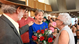 espia ana belen montes asiste a acto politico-cultural y recibe homenaje en puerto rico