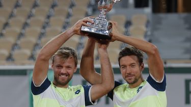 Mies y Krawietz revalidan título de dobles en Roland Garros