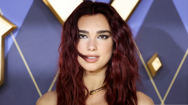 la revista time ha seleccionado a dua lipa como una de las 100 personas mas influyentes del mundo
