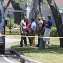 Autoridades en Lake Forest, en Tampa, Florida, debido a reportes de un hombre que se había atrincherado en una vivienda, en conexión con la desaparición de dos estudiantes de la Universidad del Sur de Florida, el 24 de abril del 2026. (Douglas R. Clifford/Tampa Bay Times via AP)