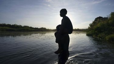 EEUU: Disminuyen cruces fronterizos ilegales en último mes