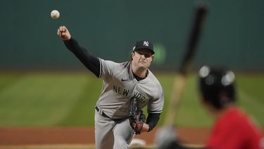 Yanquis fuerzan un quinto juego ante Guardianes