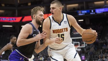 Jokic, Barton guían a Nuggets a triunfo 128-110 ante Kings