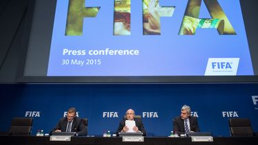 blatter se encierra en suiza: no va a la final del sub20