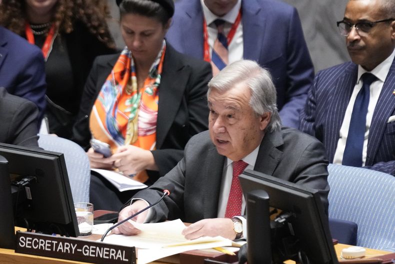 El secretario general de las Naciones Unidas, António Guterres, habla durante una reunión del Consejo de Seguridad en la sede de las Naciones Unidas, el martes 24 de octubre de 2023. (AP Foto/Seth Wenig)