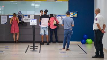 ciudadanos se expresan satisfechos con la atencion en las oficinas comerciales ahora bajo luma