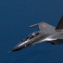 Esta imagen de un video proporcionado por el Departamento de Defensa de EEUU muestra la interceptación de un avión de combate estadounidense por parte de aviones chinos sobre el Océano Pacífico, el 23 de junio de 2022. (Departamento de Defensa de Estados Unidos vía AP)