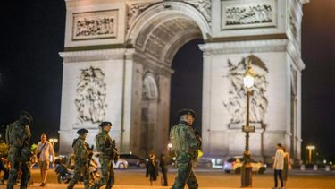 al menos 157 detenidos por los disturbios en francia en una noche con menos incidentes