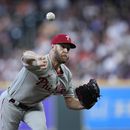 Zack Wheeler, de los Filis de Filadelfia, cumple con su apertura del sábado 29 de abril de 2023, ante los Astros de Houston (AP Foto/David J. Phillip)
