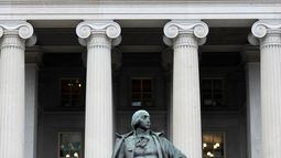 La fachada del edificio del Departamento del Tesoro, el 13 de marzo de 2025, en Washington. (AP Foto/Alex Brandon, Archivo)