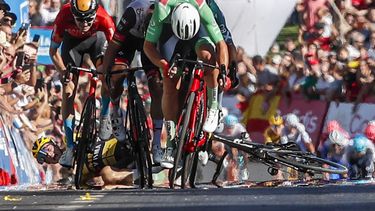 El campeón Roglic abandona la Vuelta tras caída