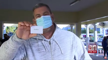largas filas para recibir tarjeta de regalo de $250 en miami