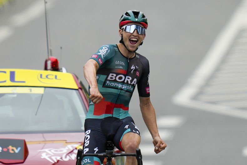 Jai Hindley tras ganar la quinta etapa del Tour de Francia, el miércoles 5 de julio de 2023, en Laruns. (AP Foto/Thibault Camus)
