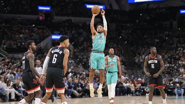 Spurs ganan 118-109 a Rockets y rompen racha de 11 reveses