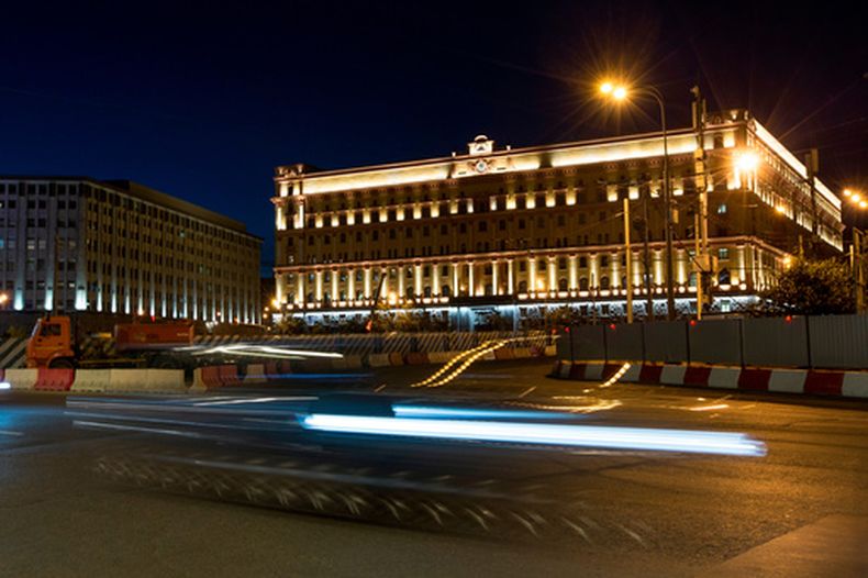 Vista de la sede del Servicio Federal de Seguridad (FSB, sucesor de la KGB soviética) en la plaza Lubyanskaya de Moscú, Rusia, el lunes 24 de julio de 2017. (Foto AP, Archivo)