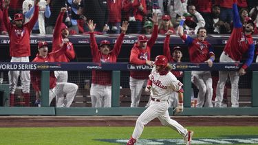 Filis empatan récord con 5 jonrones y aplastan 7-0 a Astros