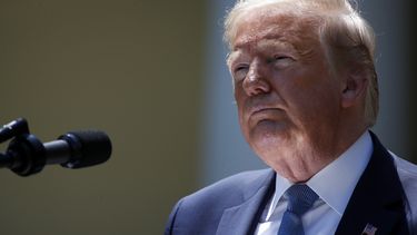 Trump dice confiar en test de COVID pese a negativos falsos