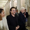 Bono critica separación de familias en EEUU