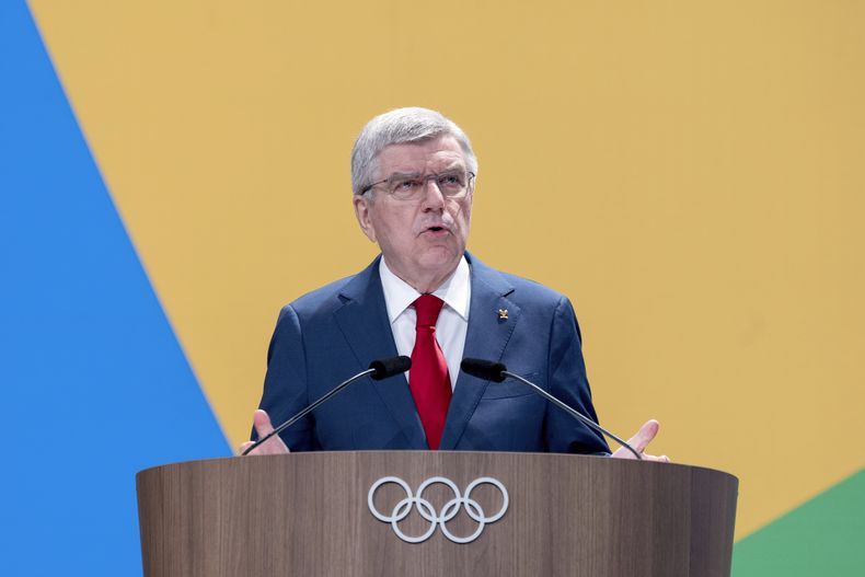 El presidente del COI, Thomas Bach, habla durante el inicio de la 142ª sesión del COI en los Juegos Olímpicos de Verano de 2024, el martes 23 de julio de 2024, en París. (AP Foto/David Goldman)