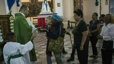 Asedio de sacerdote resalta papel de Iglesia en Venezuela